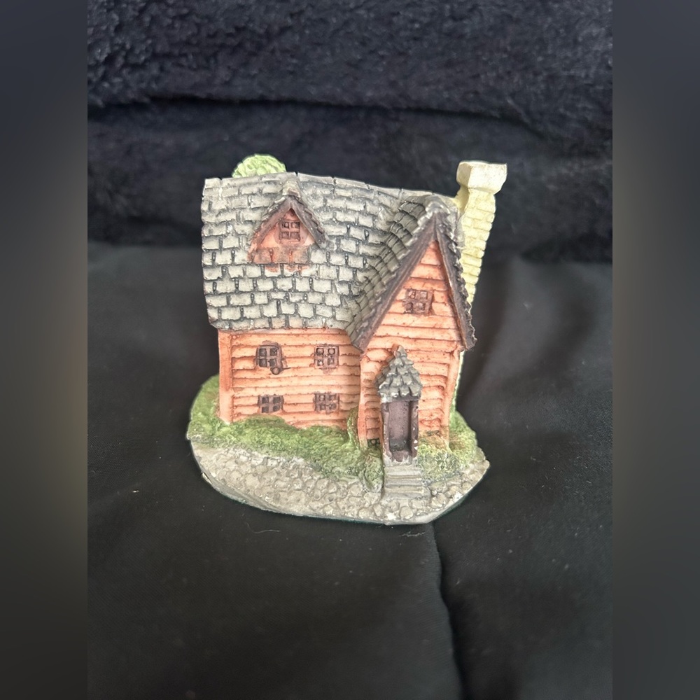 Cottage Tudor Hall